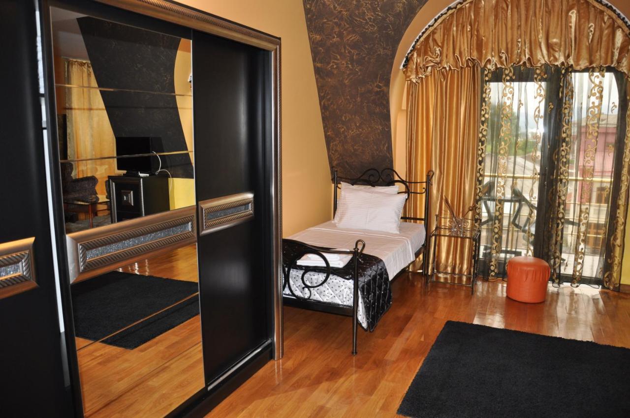 Hotel Amber Batumi Esterno foto