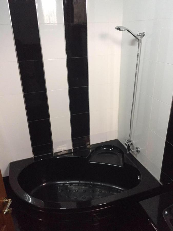 Hotel Amber Batumi Esterno foto