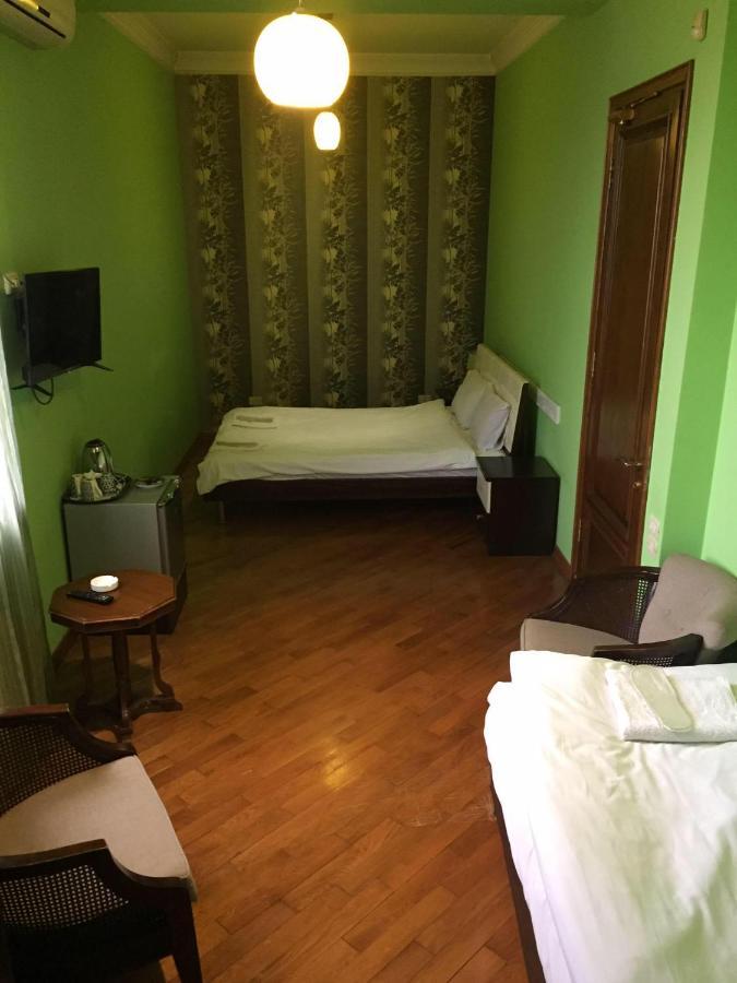 Hotel Amber Batumi Esterno foto