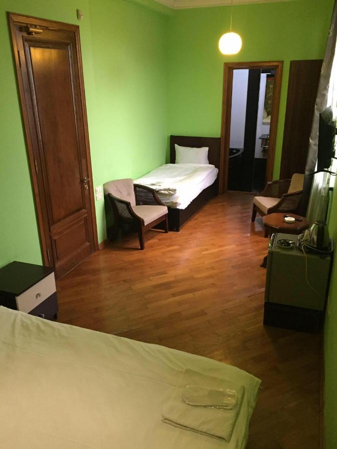 Hotel Amber Batumi Esterno foto