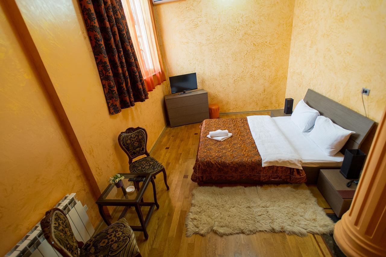 Hotel Amber Batumi Esterno foto