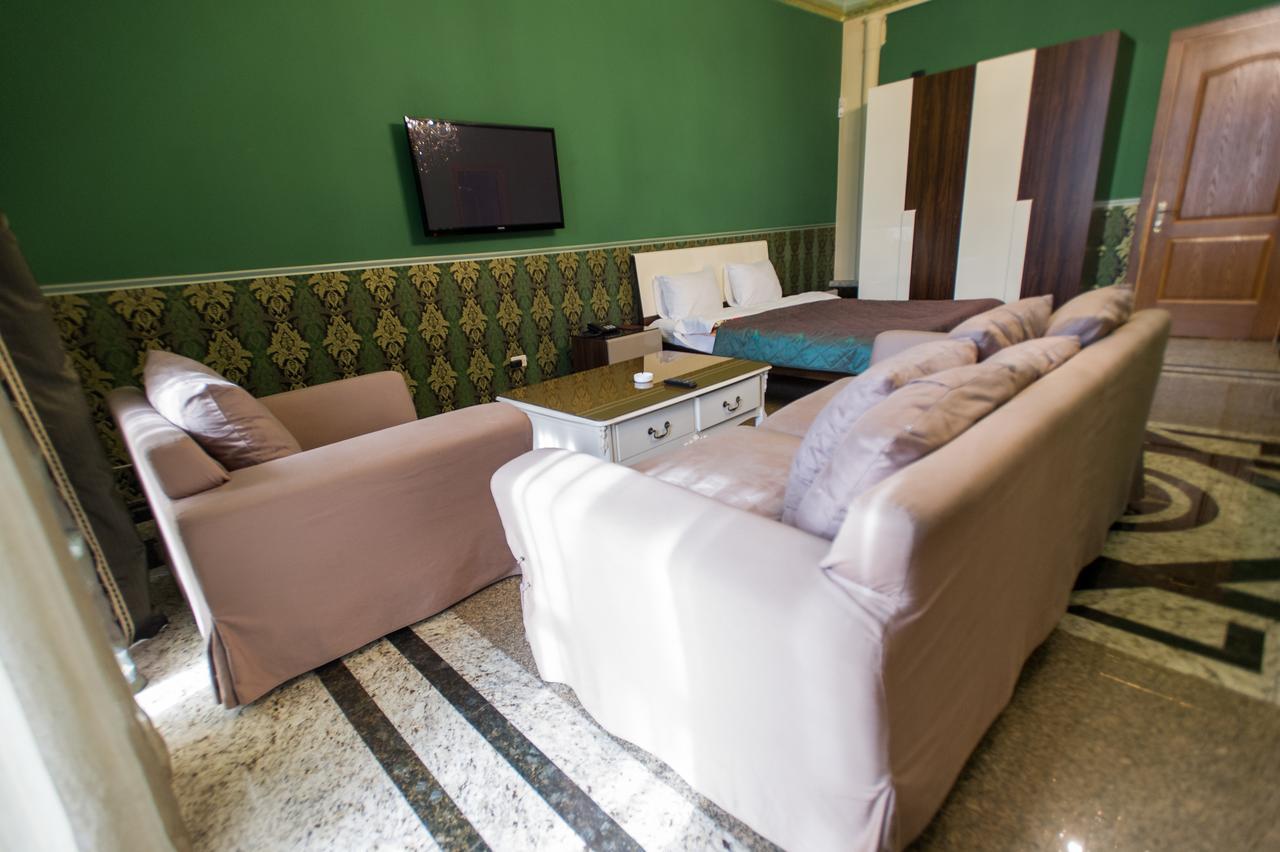 Hotel Amber Batumi Esterno foto